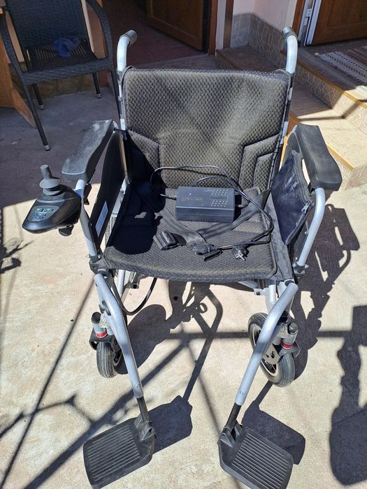 Scaun cu rotile electric, pliabil, manere rabatabile, sezut 46cm,