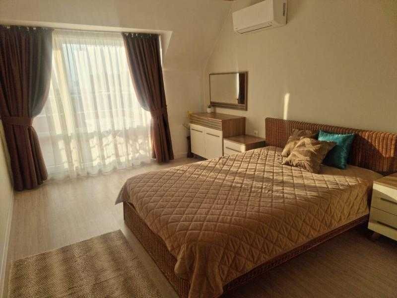 Дава се под наем Тристаен апартамент в Бургас, Братя Миладинови - 120 кв.м за 1020 € - Снимка #3