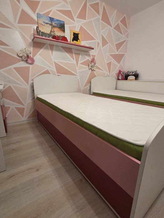 Подарявам 2 детски легла