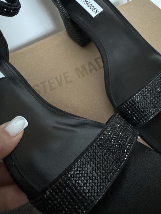 Токчета обувки на дебел ток с камъни черни Steve Madden