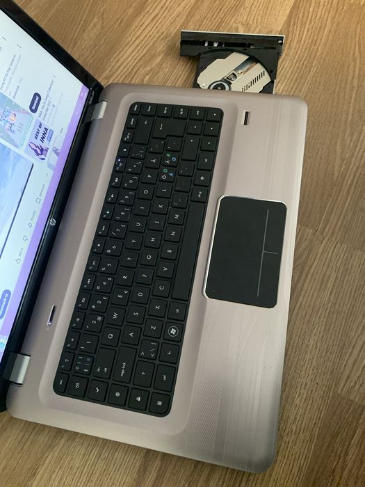 Laptop Hp display 15,6 led,6gb ram,500gb memorie,vine cu incarcator .