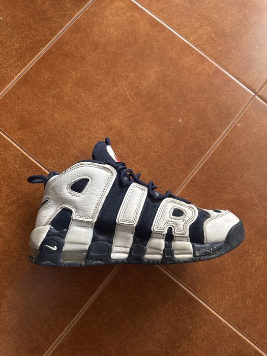 Vand Nike uptempo pe albastru  in stare foarte buna