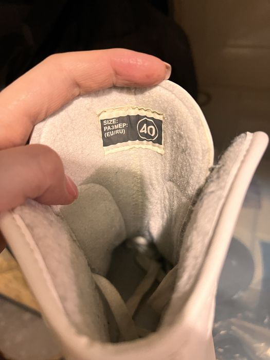 Продам женские коньки