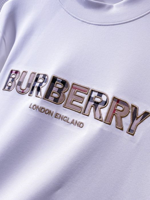 Bluza Burberry , calitate premium , pe comanda , noua , M