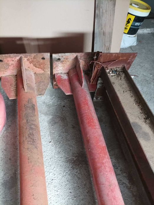 Метални стълбове с конзоли - 4 бр. за метално хале, гараж, навес