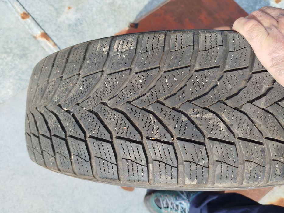 Зимни гуми Нексен 225/65/17  4броя