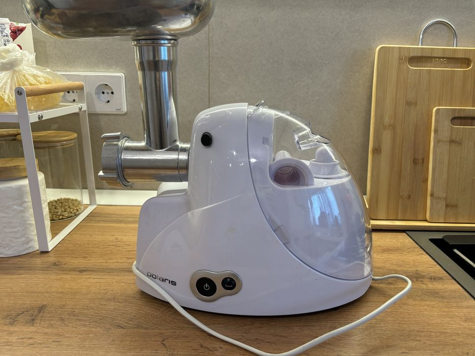 Продаю мясорубку polaris 1600Вт, требуется замена шнека