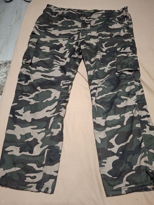 Pantaloni militari