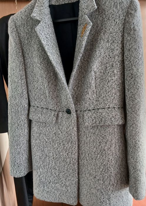 Жакет из ткани букле.размер 38-40.Для стройных ,изящных девушек.