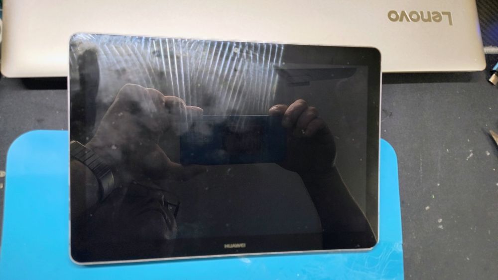 Tableta Huawei defecta