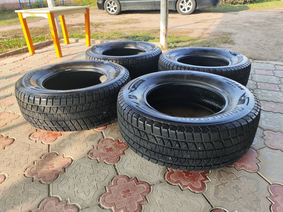 Продам зимние шины на Прадо