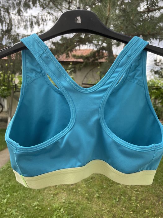 Дамски спортен топ Nike