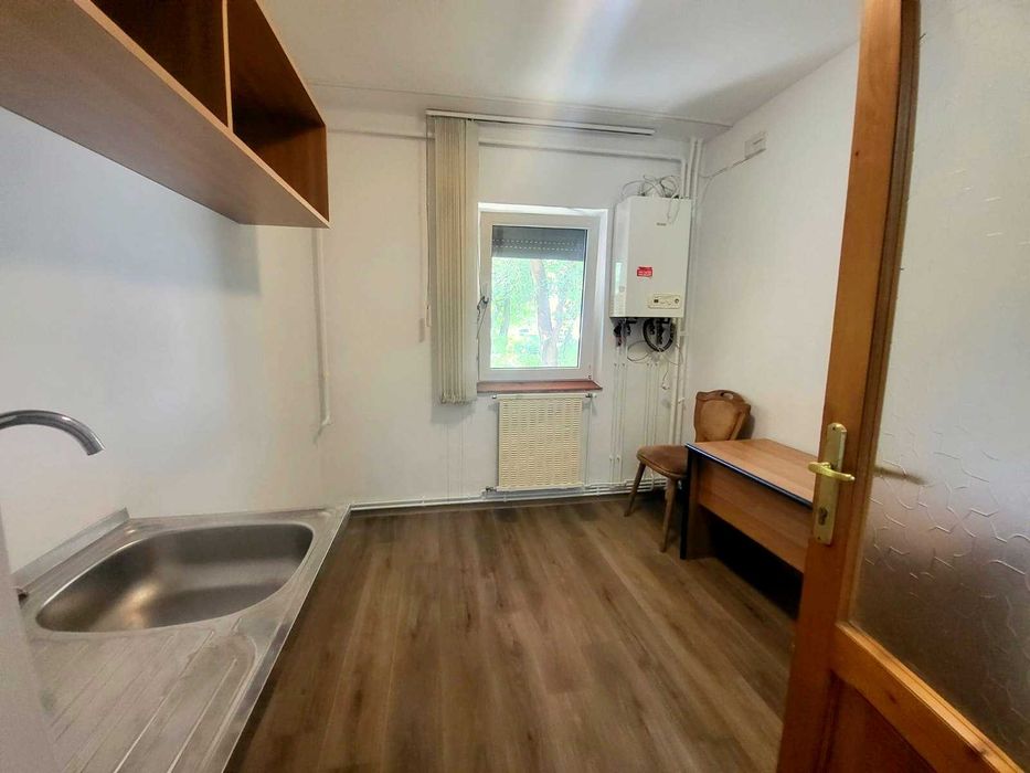 Palas 4 camere parter de inchiriat Pentru Birou sau afacere