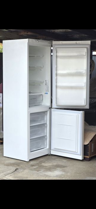 Холодильник  Indesit No Frost