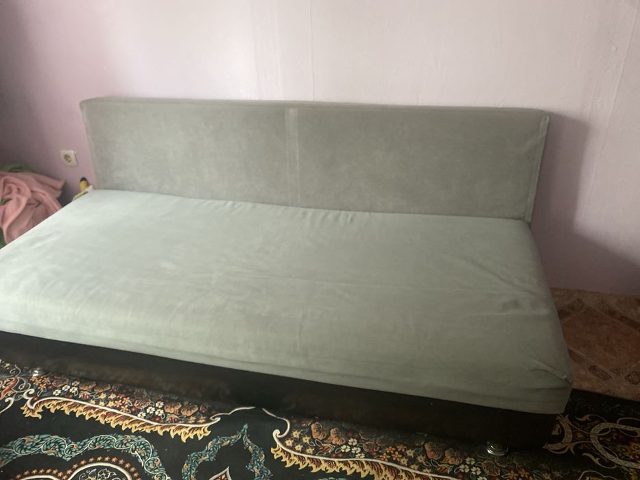 Продам  диван срочно