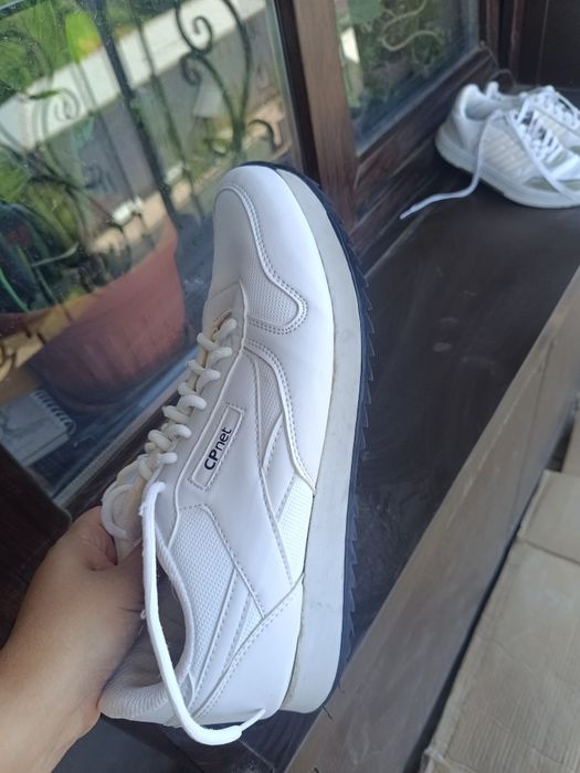 Кроссовки отличного качества