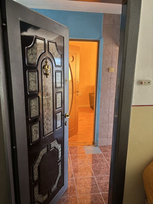 Vand apartament 2 camere in spate liceu cerna