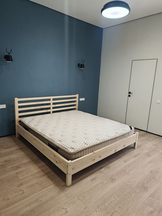 Деревянная двухспальная кровать размером 200×180| 200*180