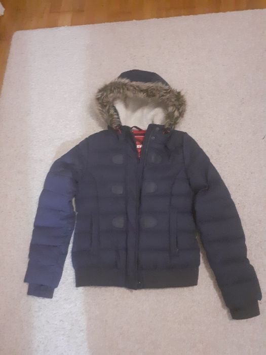 Geaca dama supercalduroasa si rezistenta