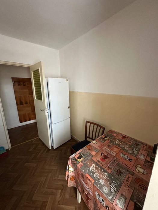 Închiriez apartament