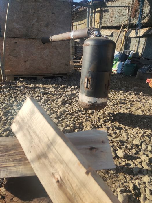 Afumam carne,carnati ,etc cu fum rece de fag,lemn de esenta tare