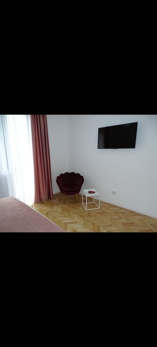 Închiriez ultracentral-apartament modern