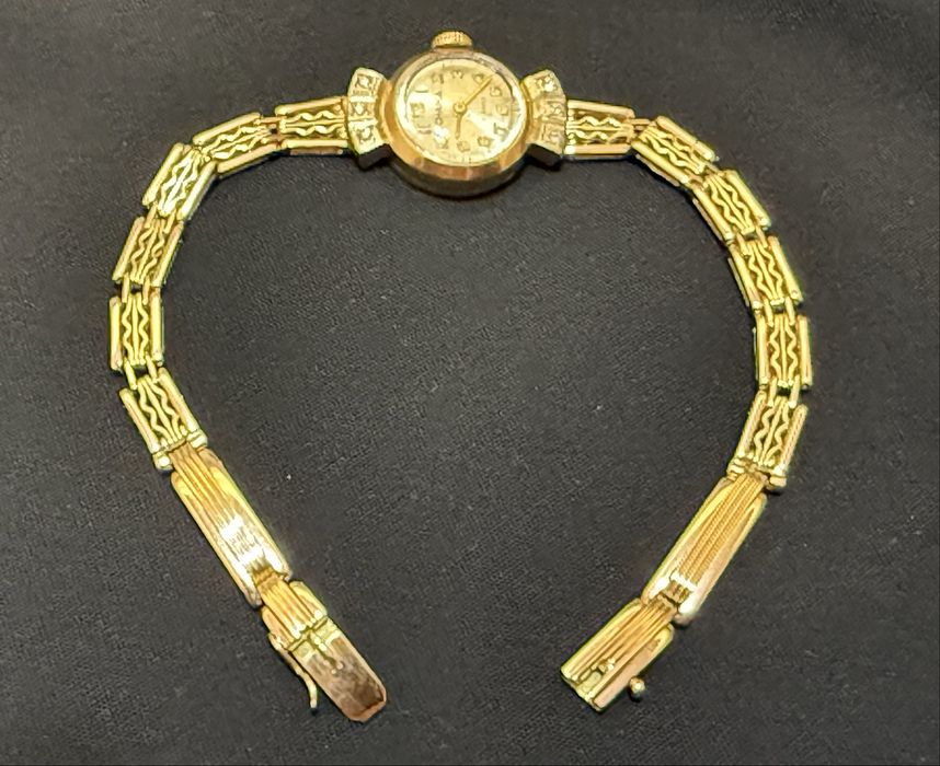 Тилла+бриллиант соат сотилади