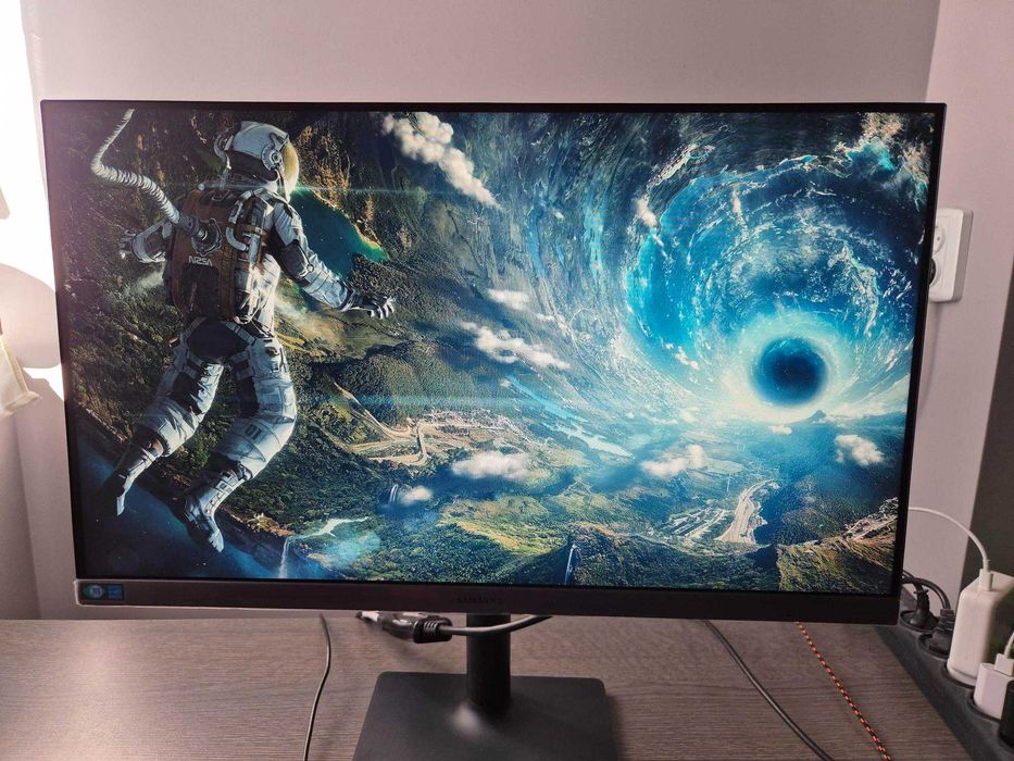 Монитори Samsung и HP 24 инча, FullHD, IPS