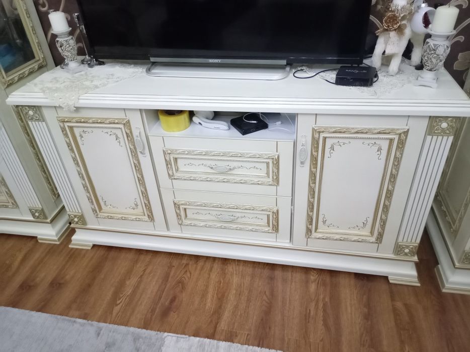 Продаётся мебель, сервант.