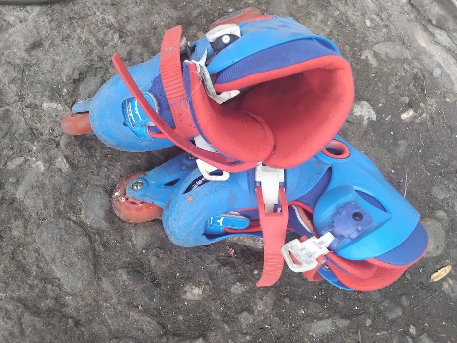 Vand tricicleta fetite role baieti mărimea 28 scoica pt nou născuți