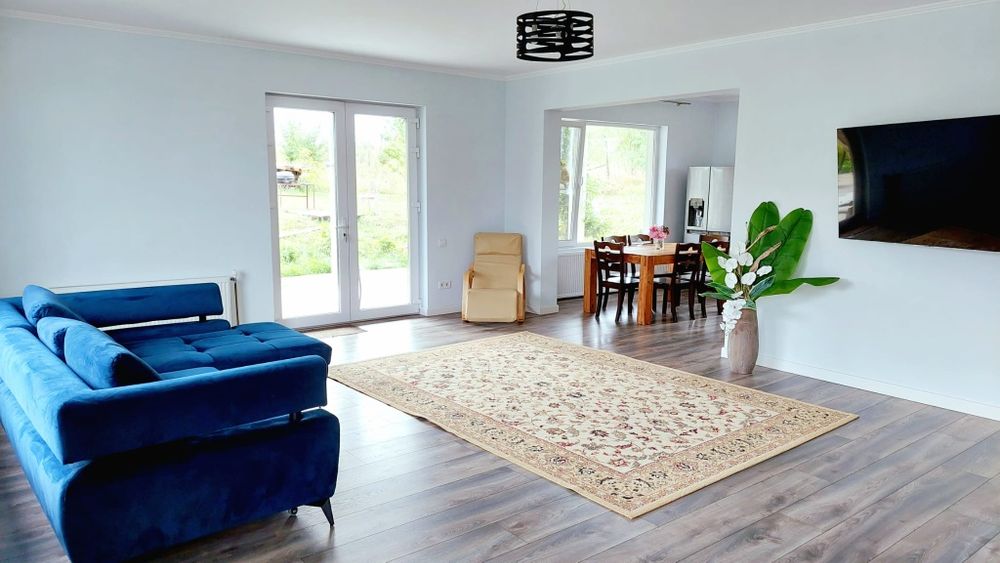 Casa și hala la 18 km de Oradea