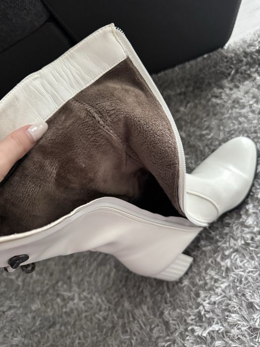 Нови бели ботички