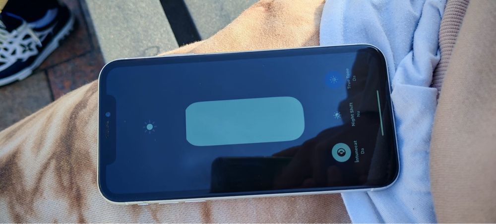 iPhone XR 64GB Alb IMPECABIL – Face ID NU merge – 89% baterie