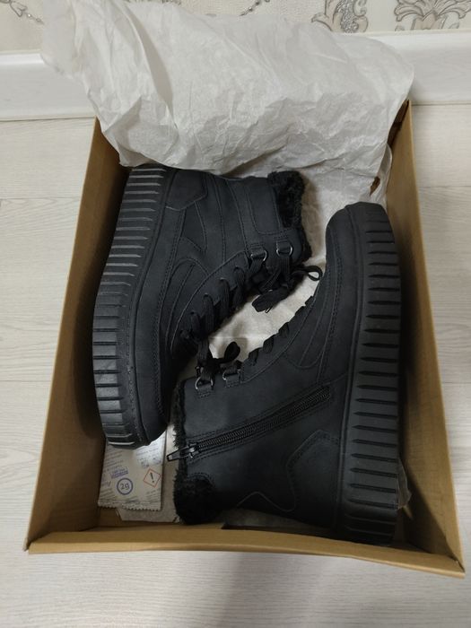 Продаю Ботинки для женщин