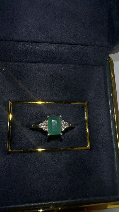 изумрудно брилиантовое кольцо