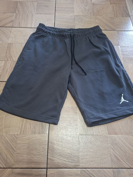 Pantaloni scurți Jordan pentru bărbați ,nou cu etichetă,de culoare gri