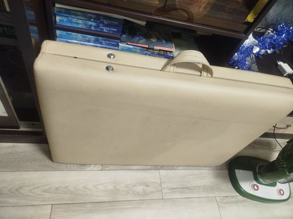 Кушетка для салона