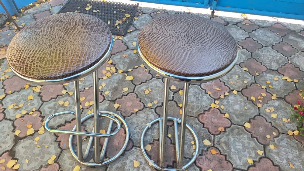 Продам барныи стулья