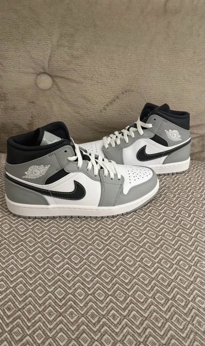 Jordan 1 mid gri