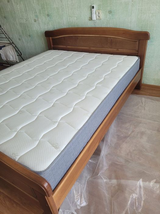 Продам диван дерево