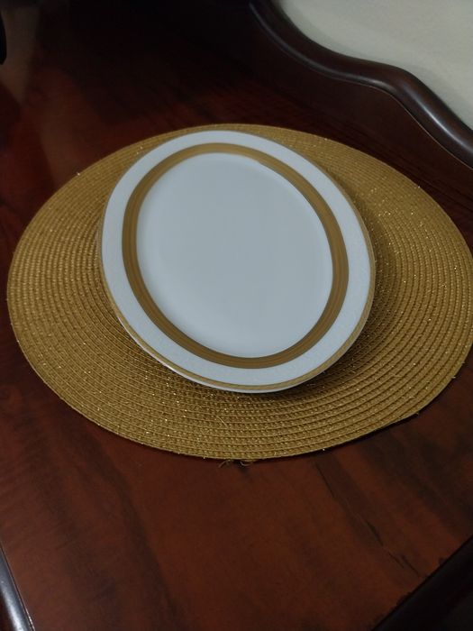 Порцеланов сервиз за хранене