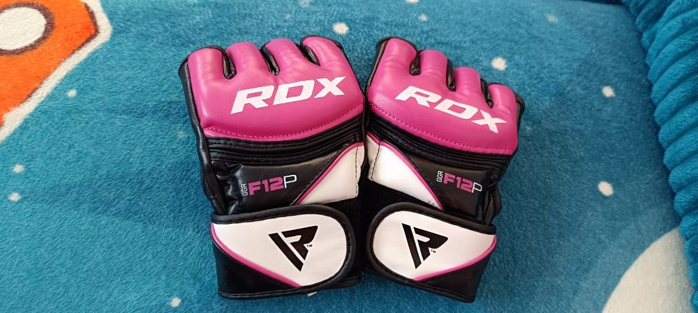 Спортни ръкавици