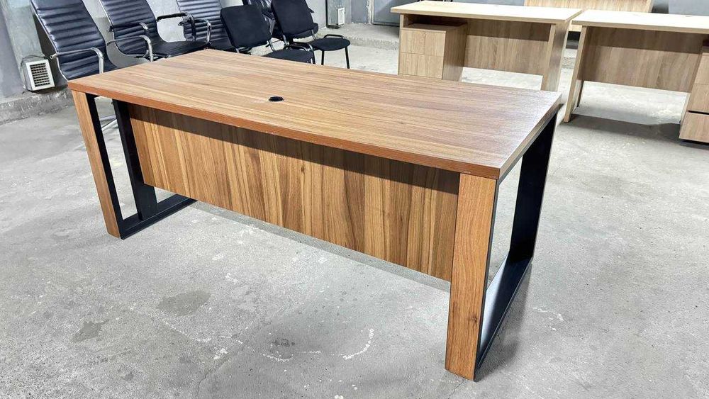 Продам столы - учебные, офисные с тумбой, стол для переговоров