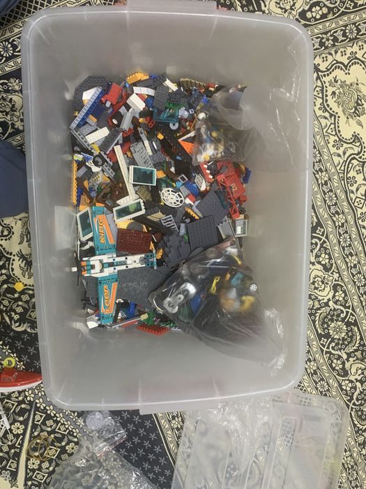 Продам ящик лего и другое