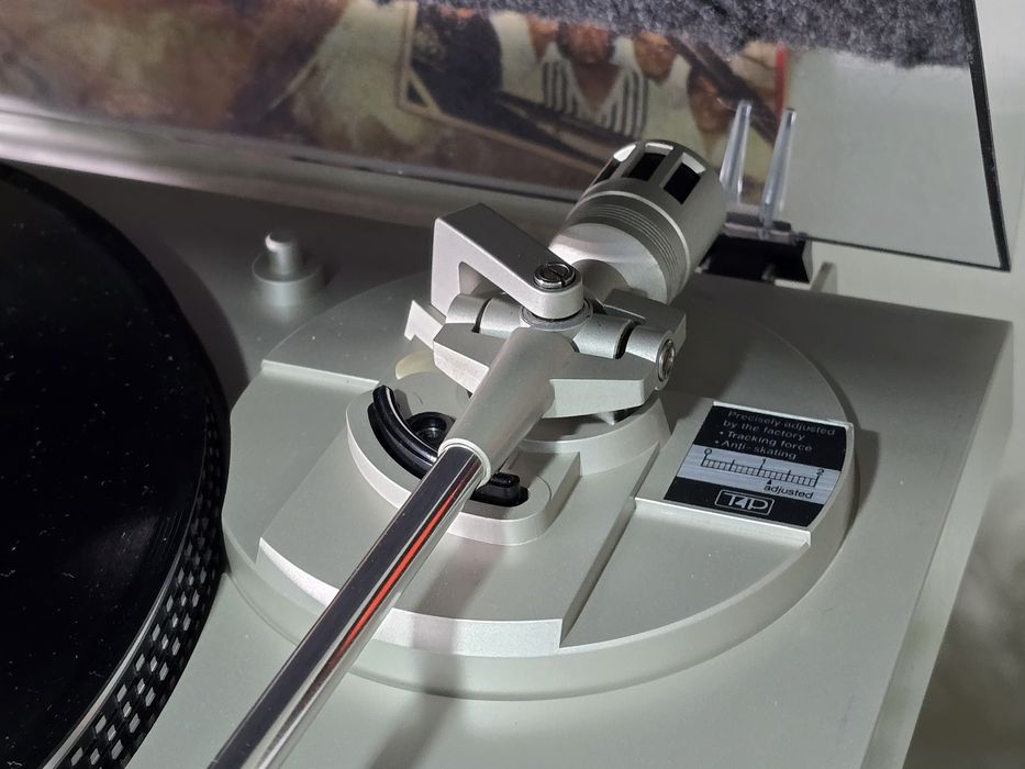 Linie audio TECHNICS argintie ,amplificator, deck, pick-up, cd player