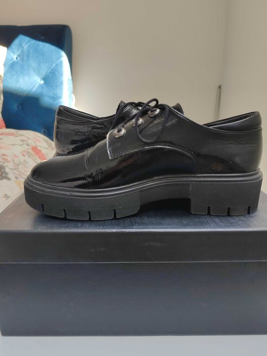 Pantofi negri femei cu sireturi