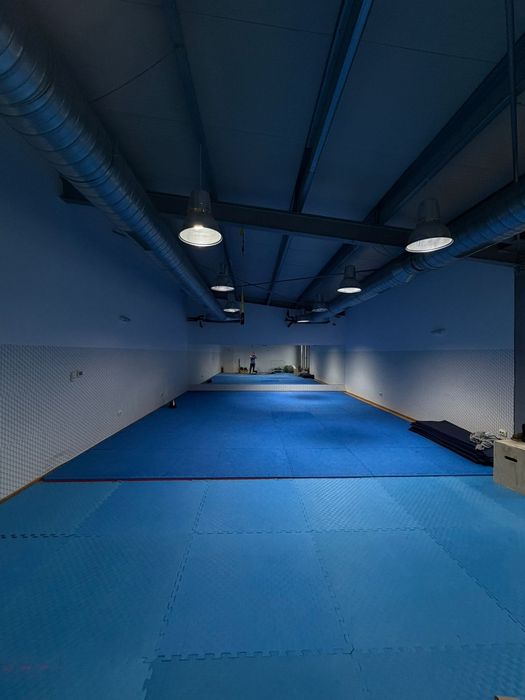 Închiriez spațiu pentru activități sportive