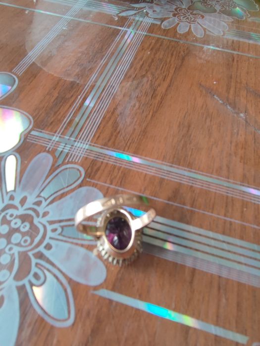 Продам кольцо с брильятоми