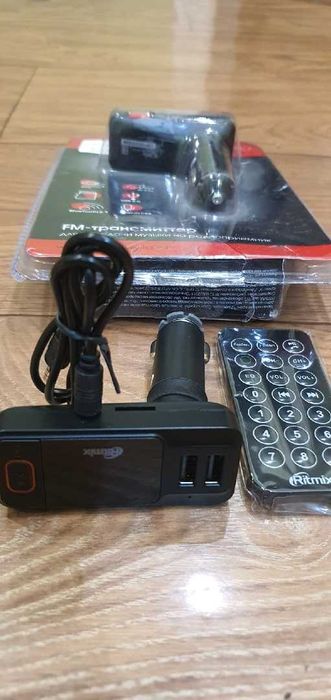 FM модулятор Ritmix Bluetooth + зарядное устройство ( 2,1 А)