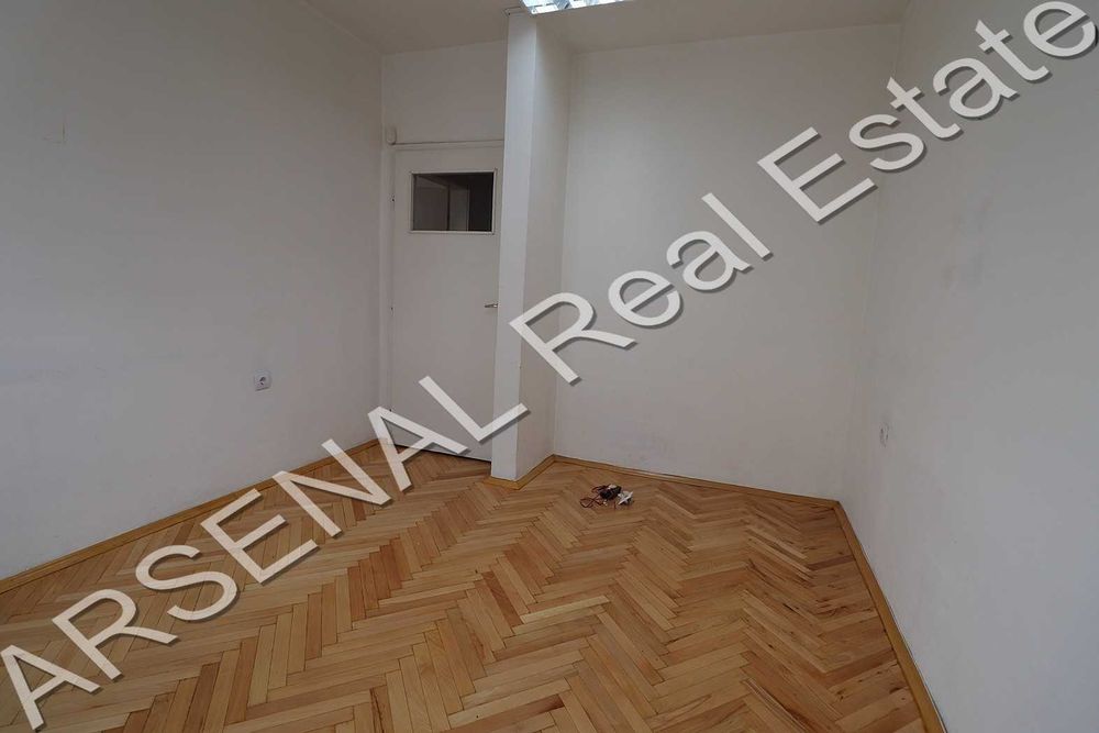 Дава се под наем Четиристаен апартамент в София, Център - 135 кв.м за 700 € - Снимка #3